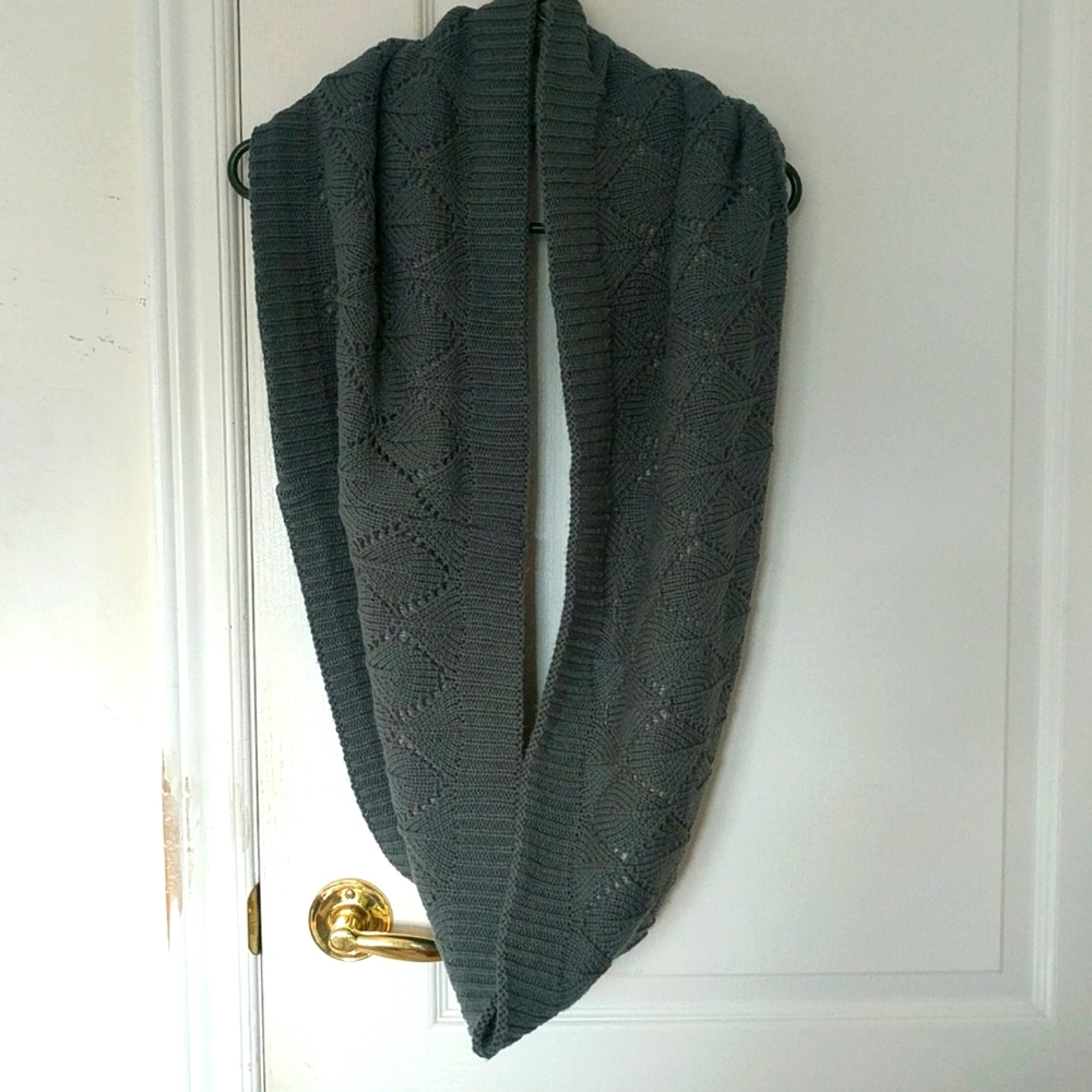 This is j infinity scarf
